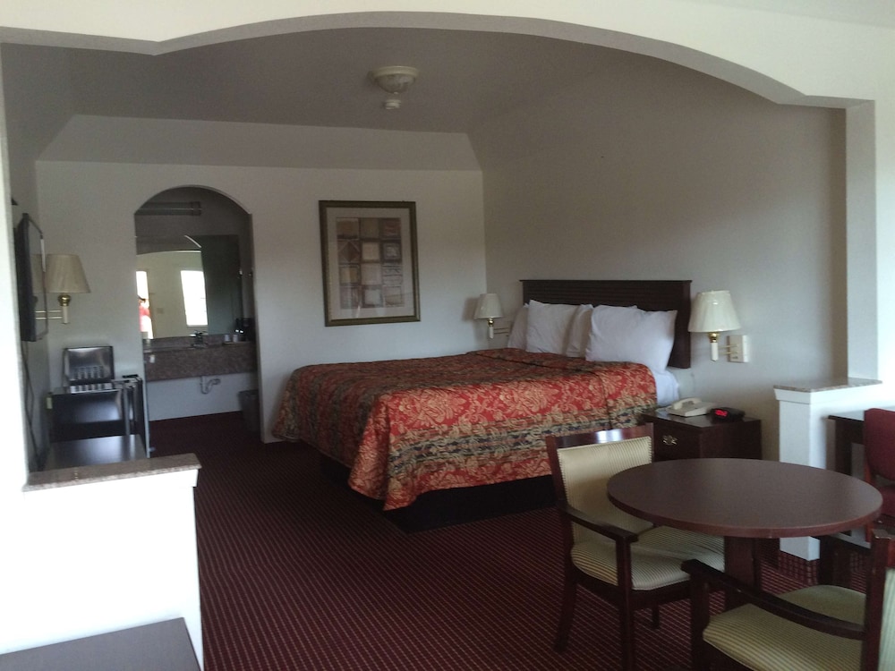 EXECUTIVE INN AND SUITES SCHULENBURG 10/20