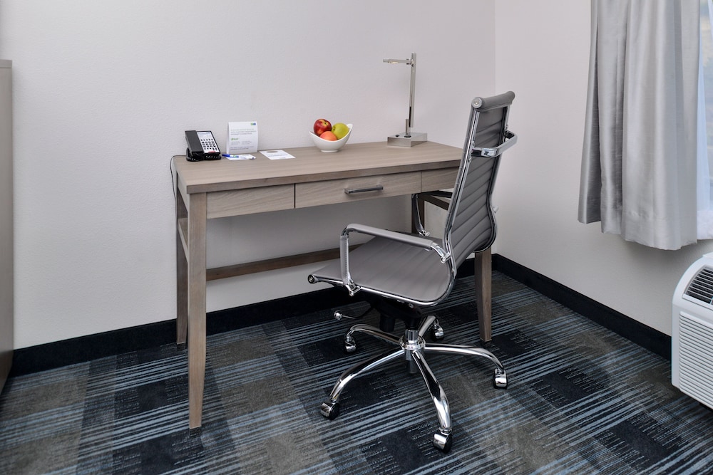 Holiday Inn Express & Suites San Diego - Mission Valley 54/61