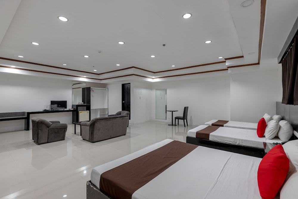Check Inn Hotel - Bacolod 8/19