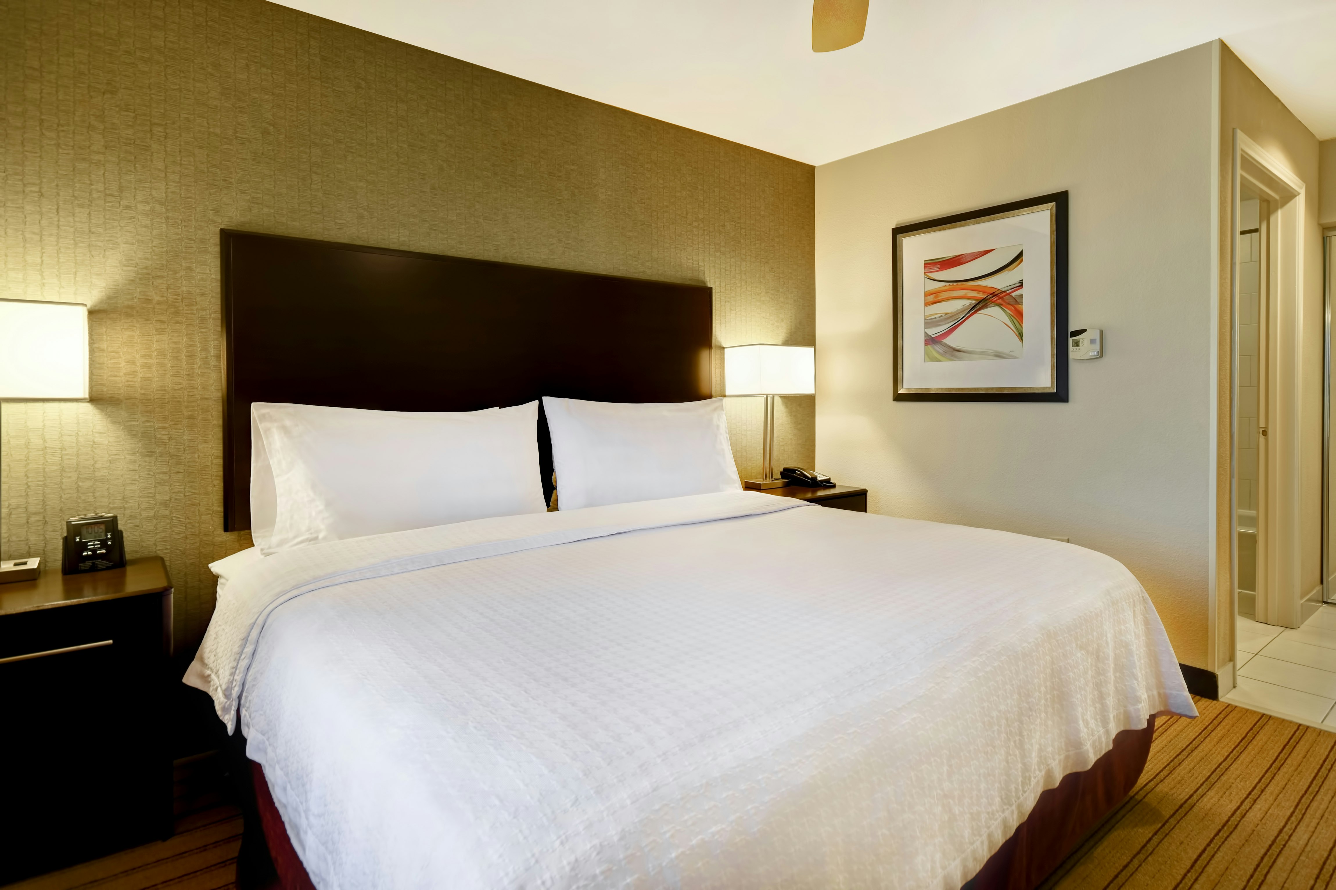 STUDIO, SUITE, KING BED