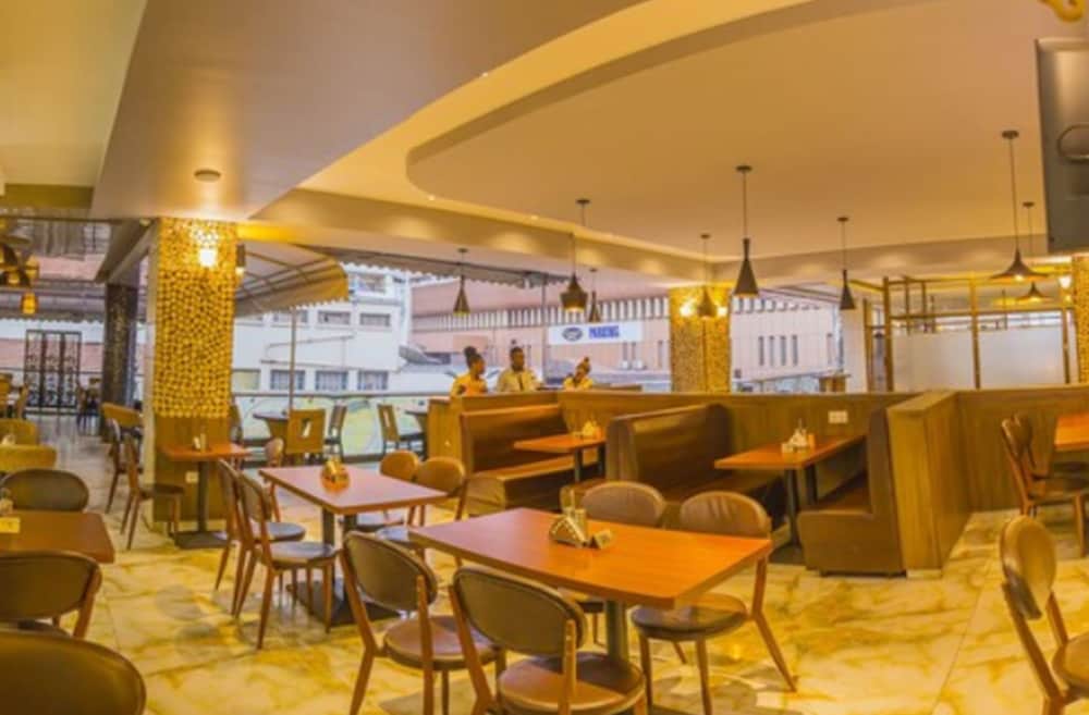 HBT Russel Hotel 44/50