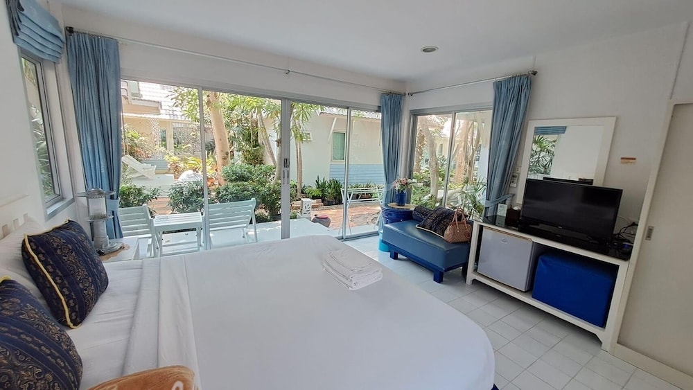 Blue Sky Resort 15/50