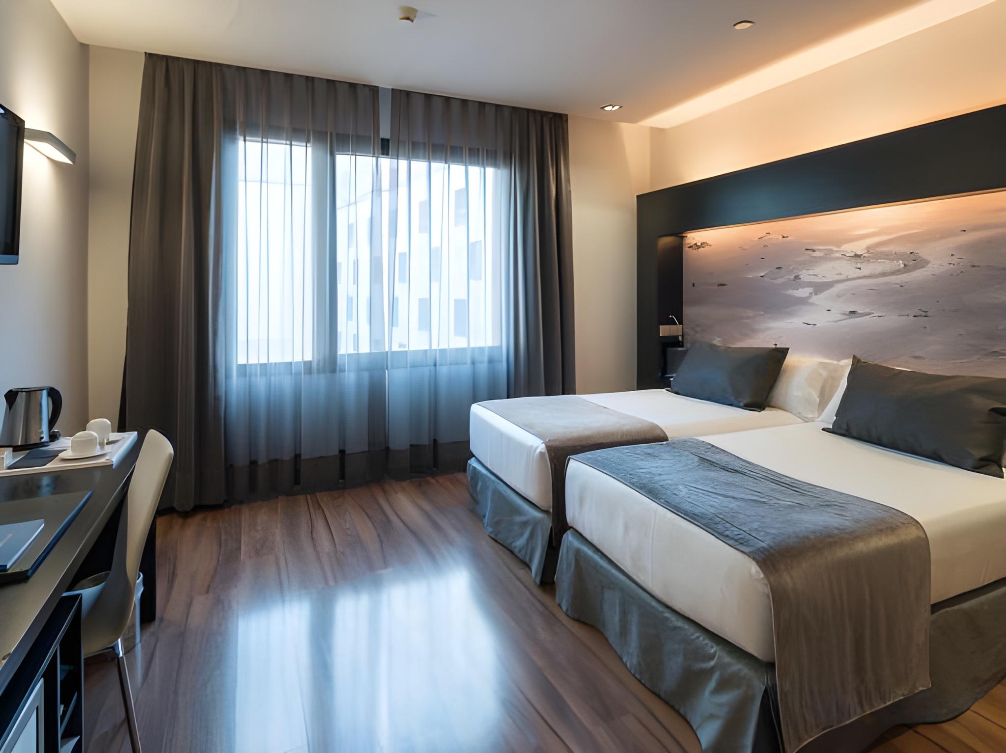 Superior, Triple, 1 Queen and 4 Single Beds