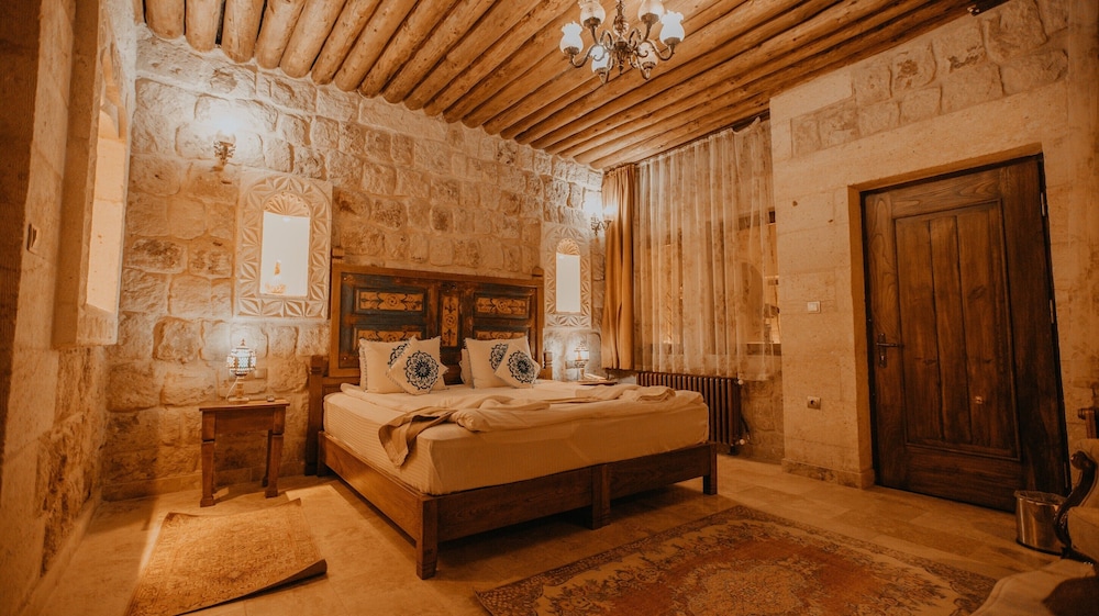 Serenus Cave Suites 14/50