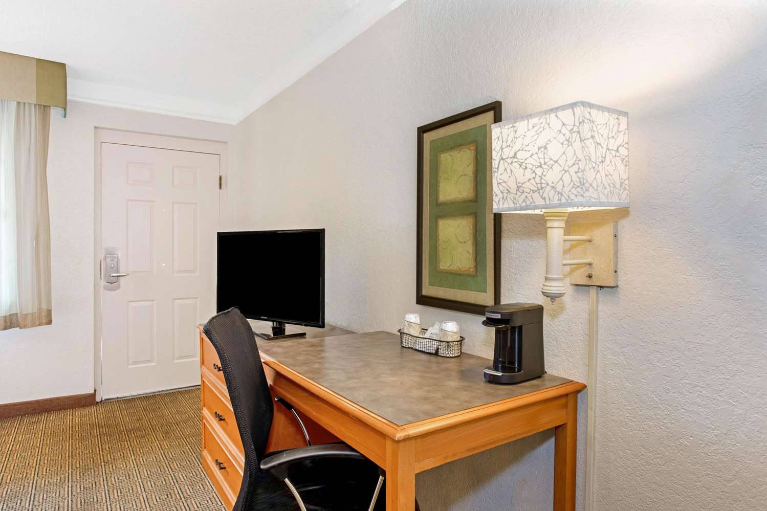 La Quinta Inn by Wyndham Orlando Airport West 34/40