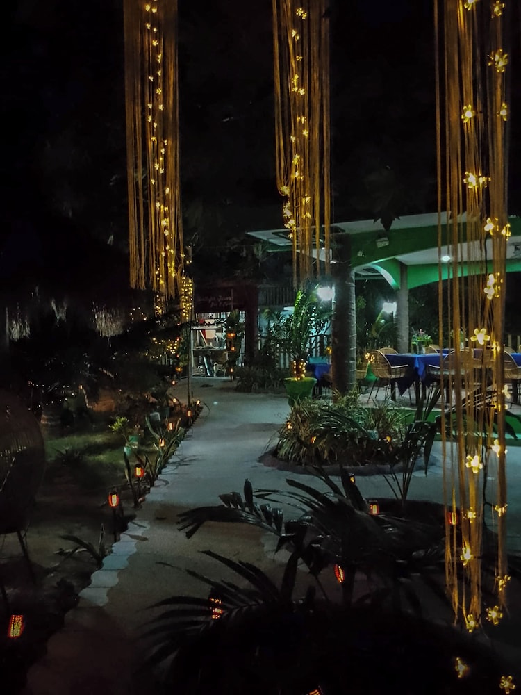 Moonlight Resort 66/74