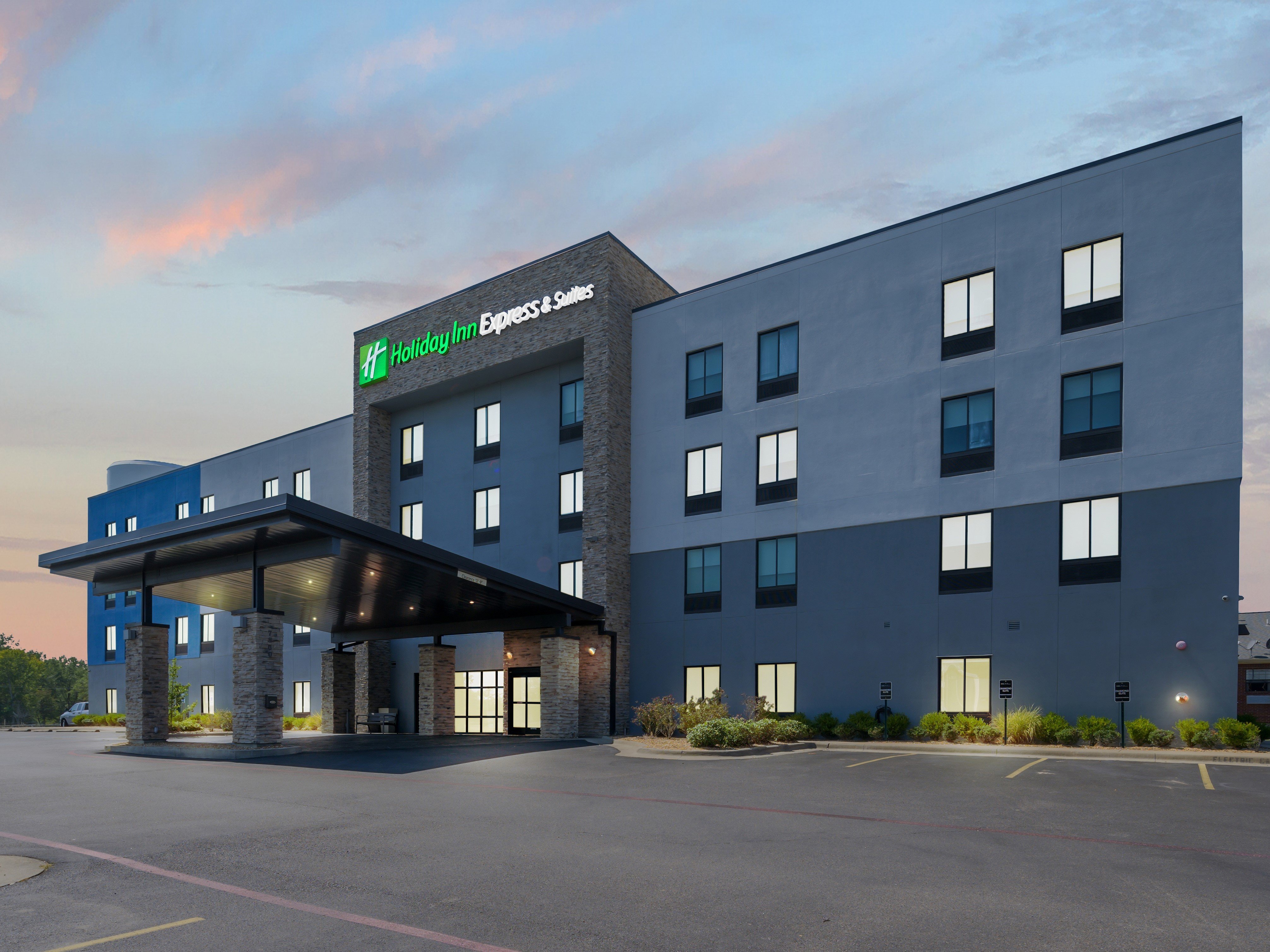 Holiday Inn Express & Suites White Hall 5/72