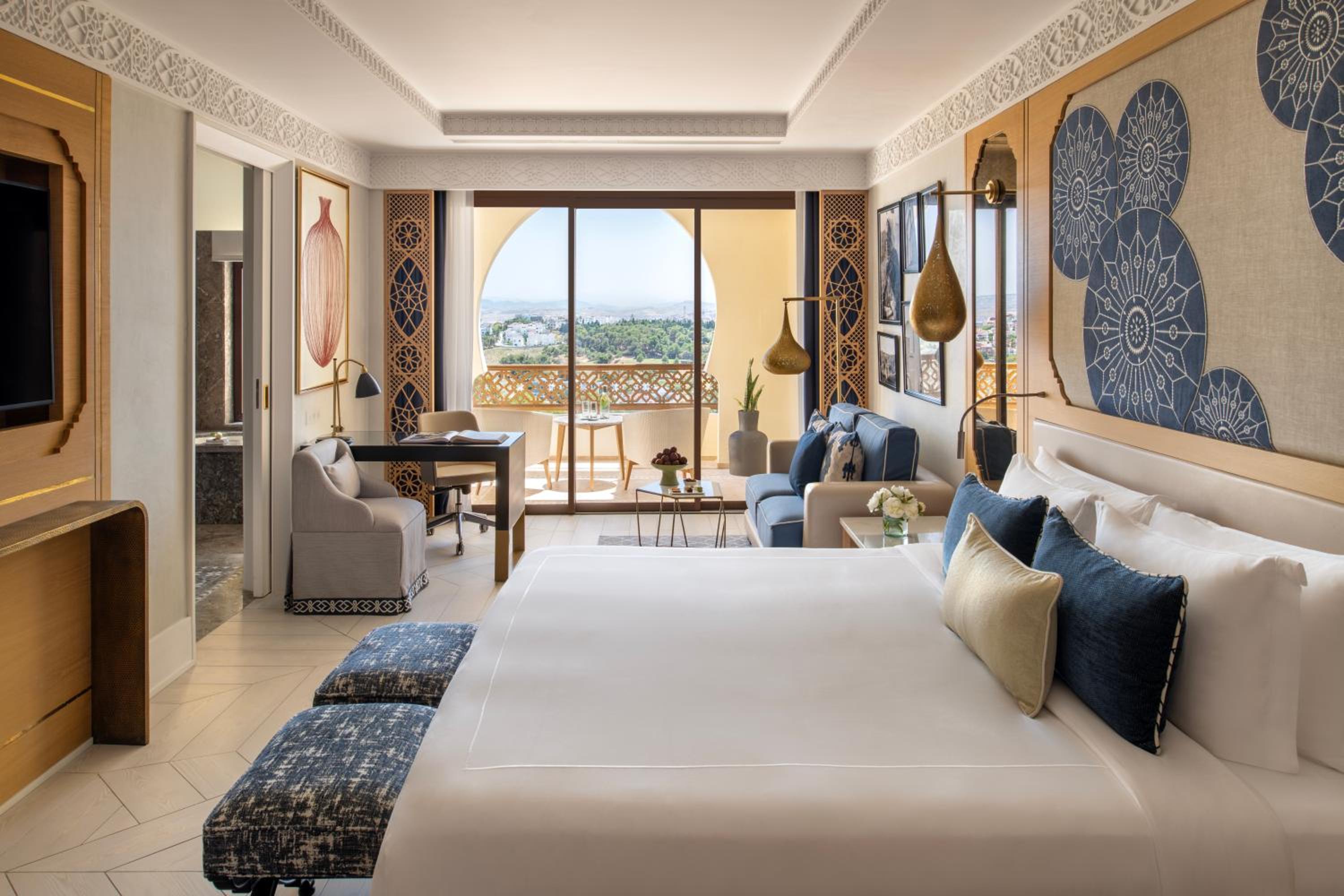 DELUXE, KING BED, PANORAMIC VIEW