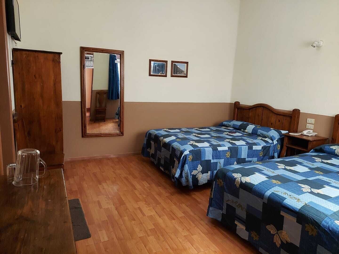 BASIC, 2 DOUBLE BEDS