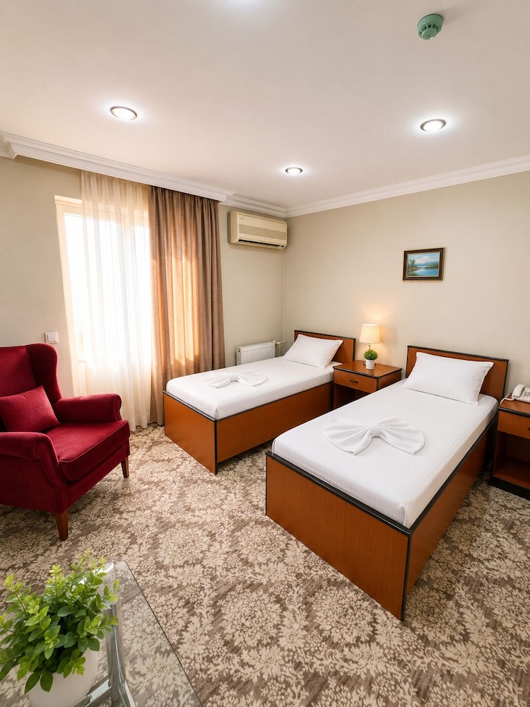 RoseMary Inn 25/61