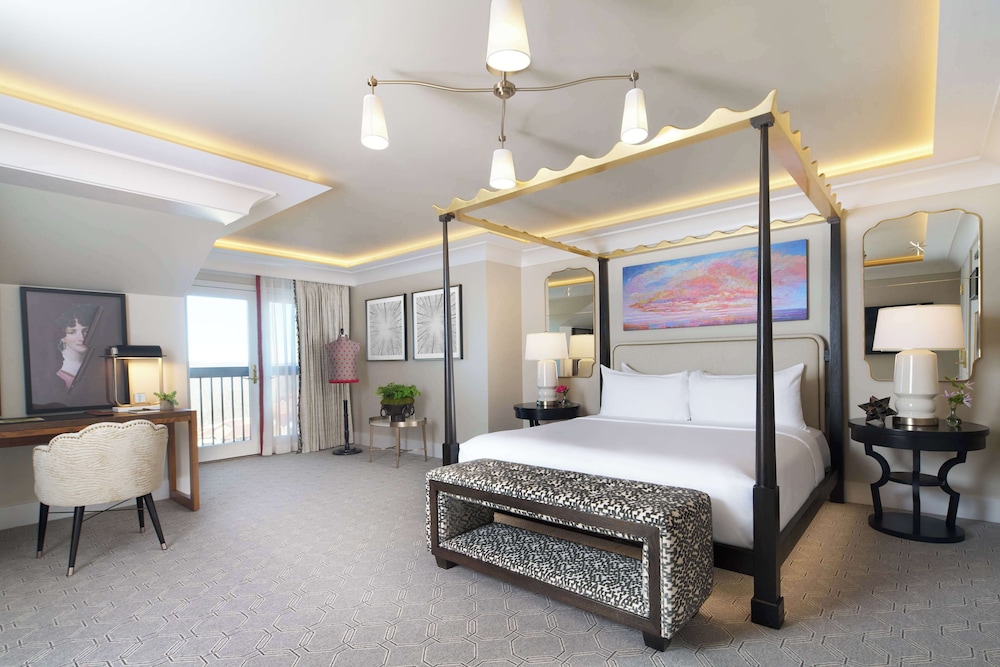 Grand, Lodge, Penthouse Suite, 1 King and 2 Queen Beds