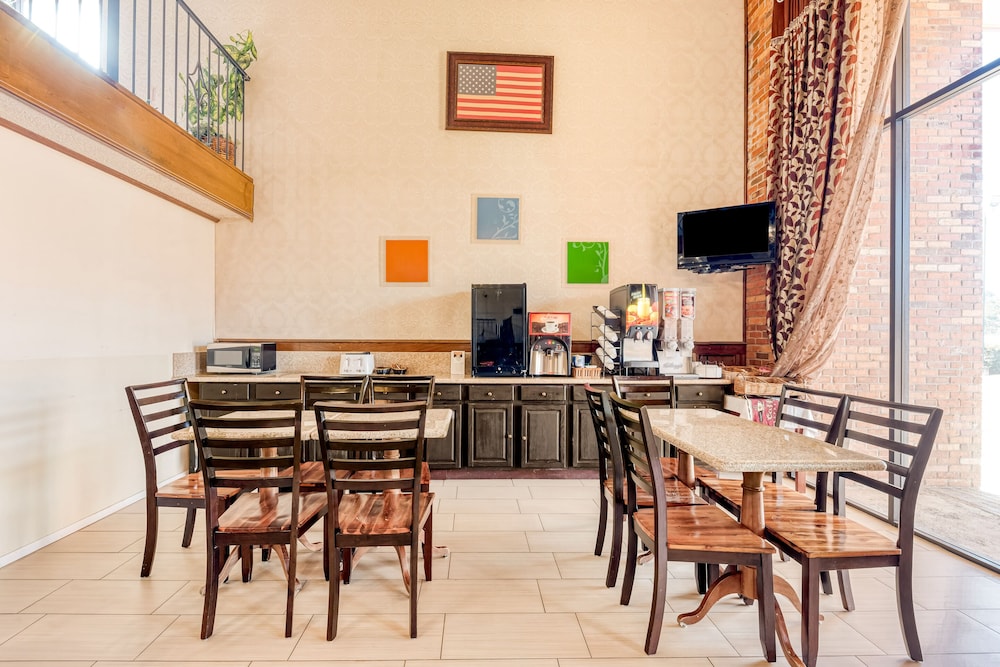 Rodeway Inn & Suites Jefferson 36/53