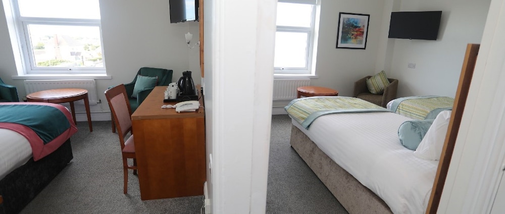 The Beaches Hotel 57/100