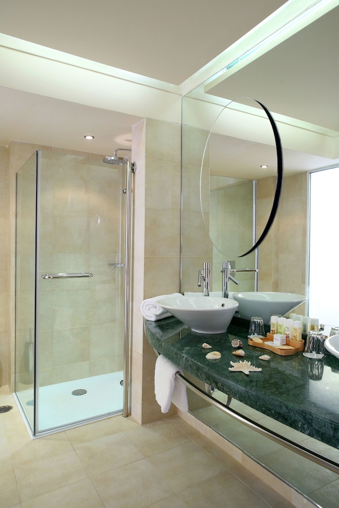 Eden Roc Resort Hotel 48/50