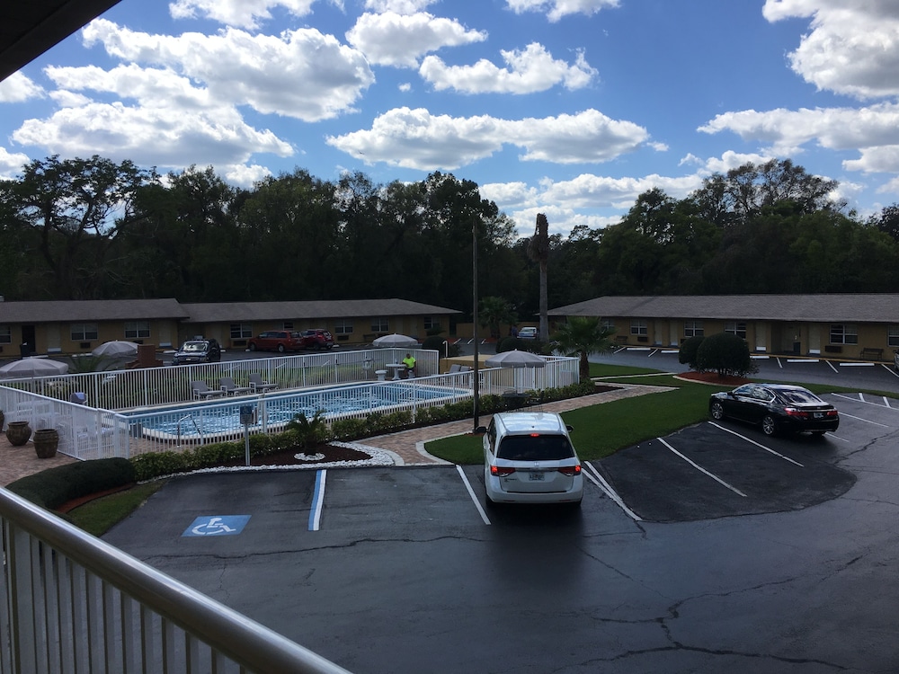 Days Inn By Wyndham Orange City/Deland 34/39