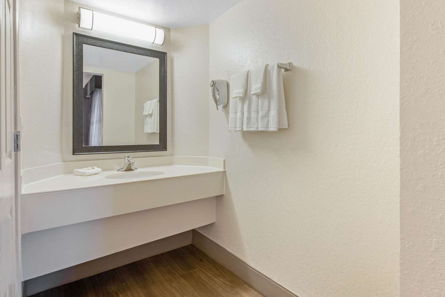 La Quinta Inn by Wyndham Miami Airport North 23/23