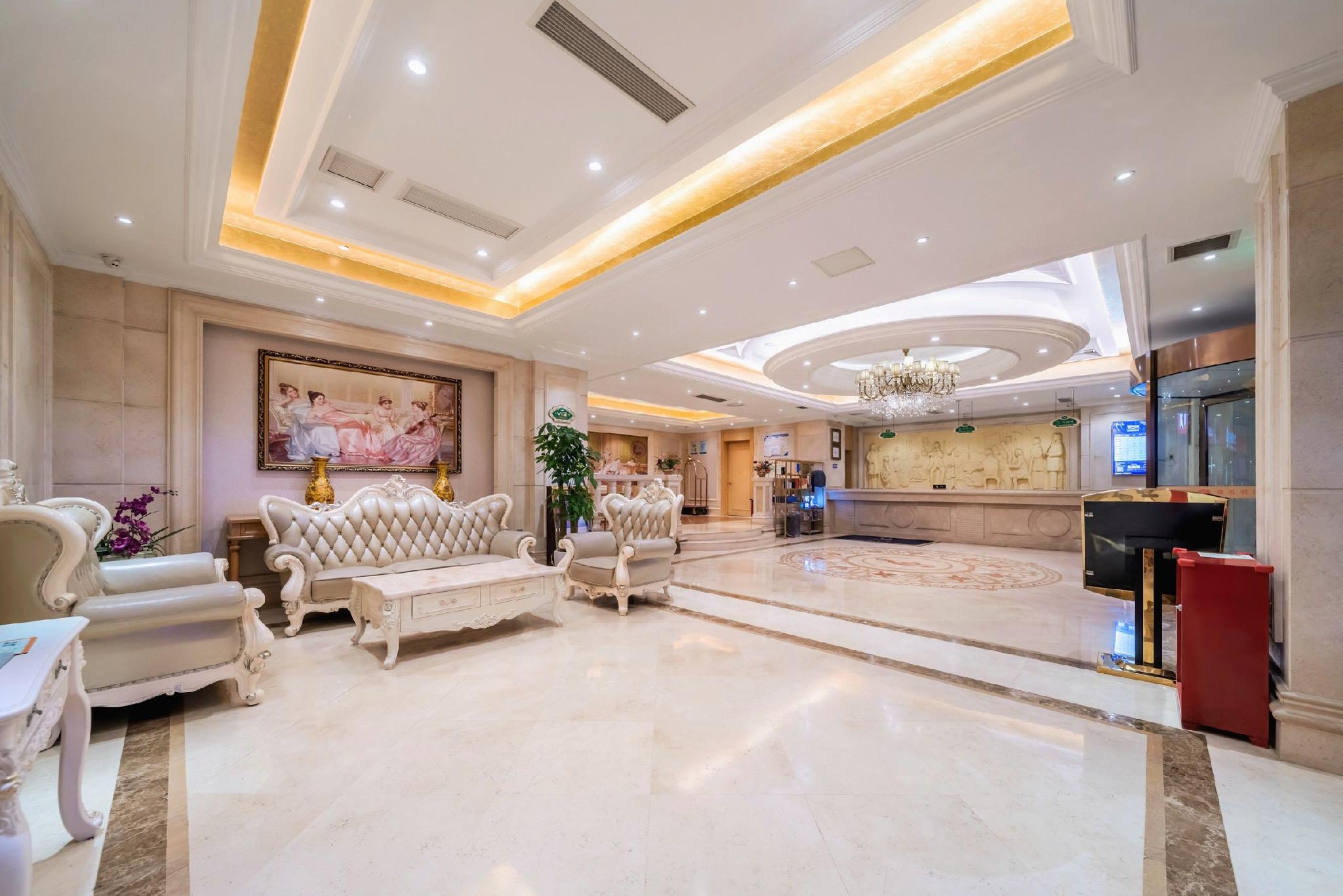 Vienna Hotel (Chongqing Shiqiaopu Metro Station) 17/58