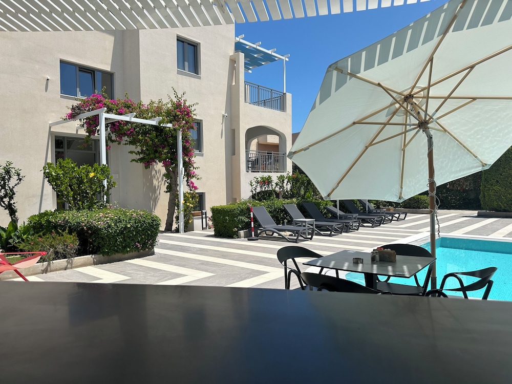 Evdokia Suites 52/58