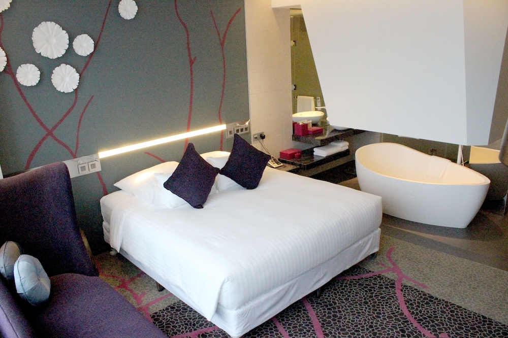 Pullman Saigon Centre 18/69