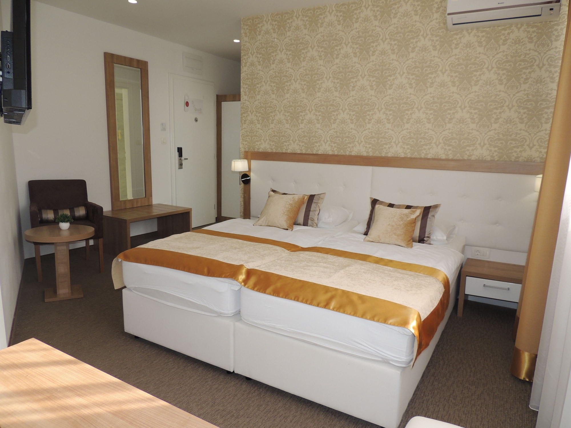 STANDARD, KING BED