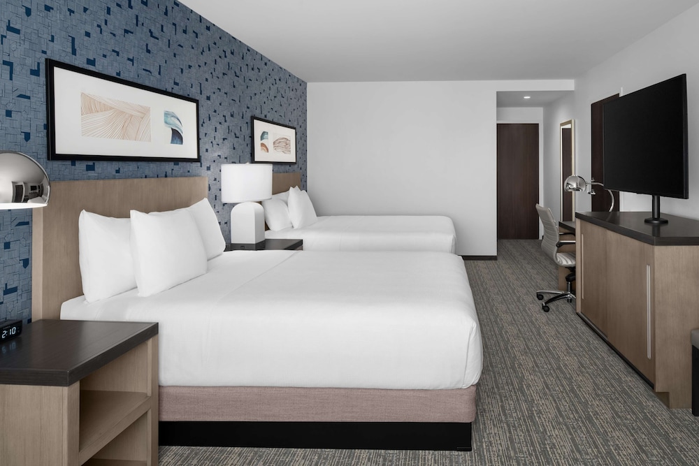 غرفة بسريرين كوين لذوي الإعاقة