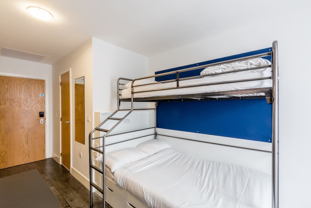 ROOM, TWIN BEDS