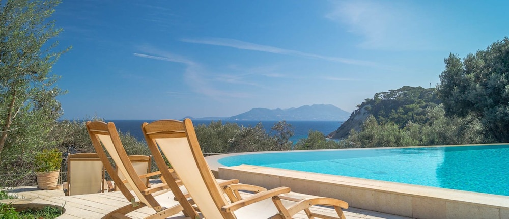 Armonia Bay Hotel 43/48
