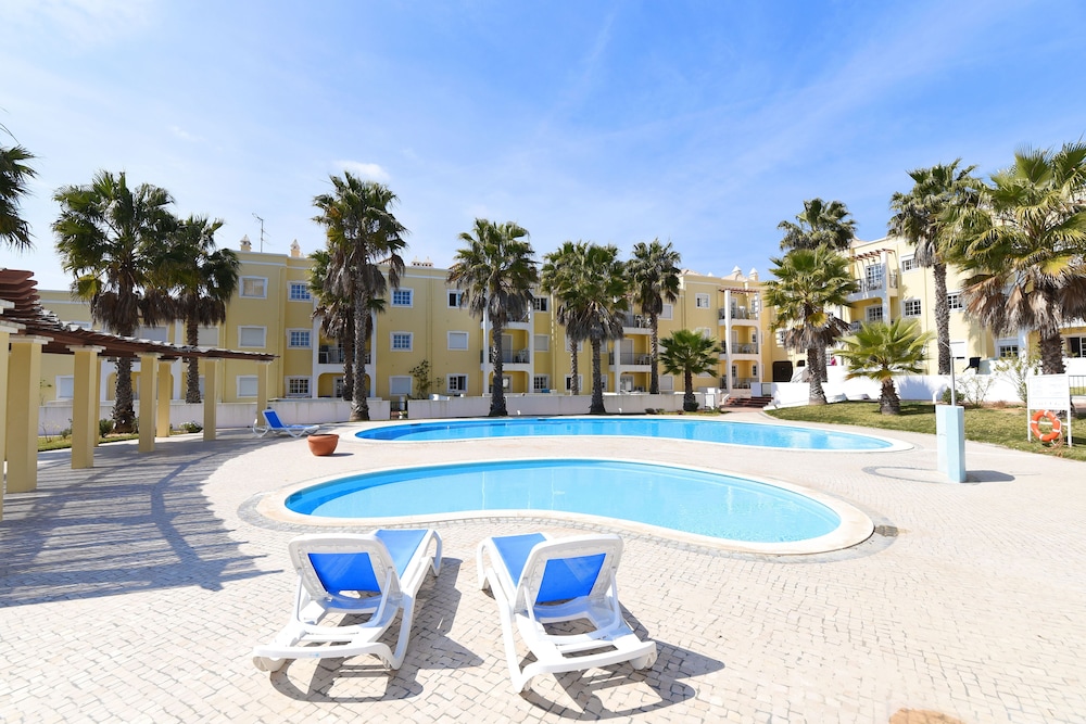 Praia Da Lota Resort Apartments 1/85