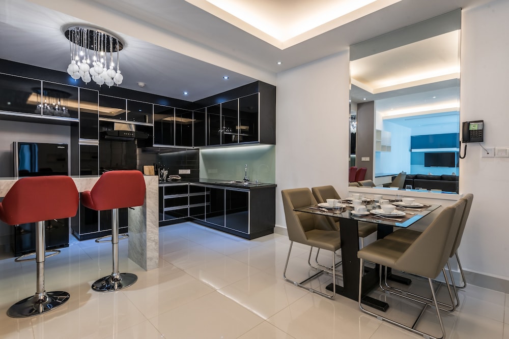 Naki Suites At Silvertown 39/49