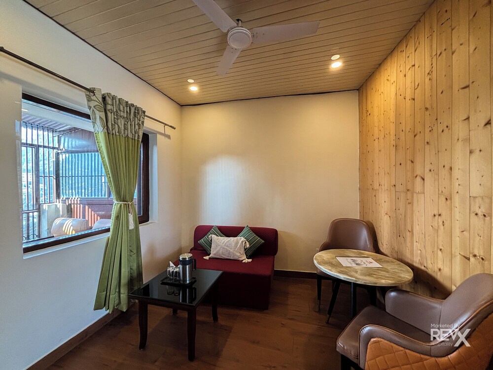 HOTEL SUNNY COT 32/55