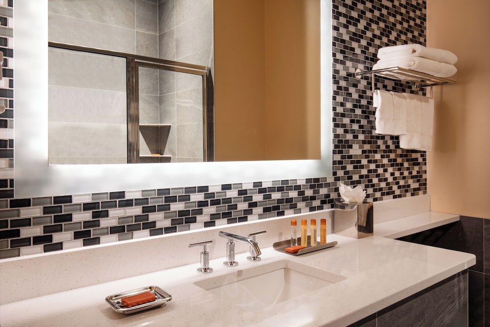 Room, 2 Queen Beds, City View, Harborside Inn Of Boston 3/4
