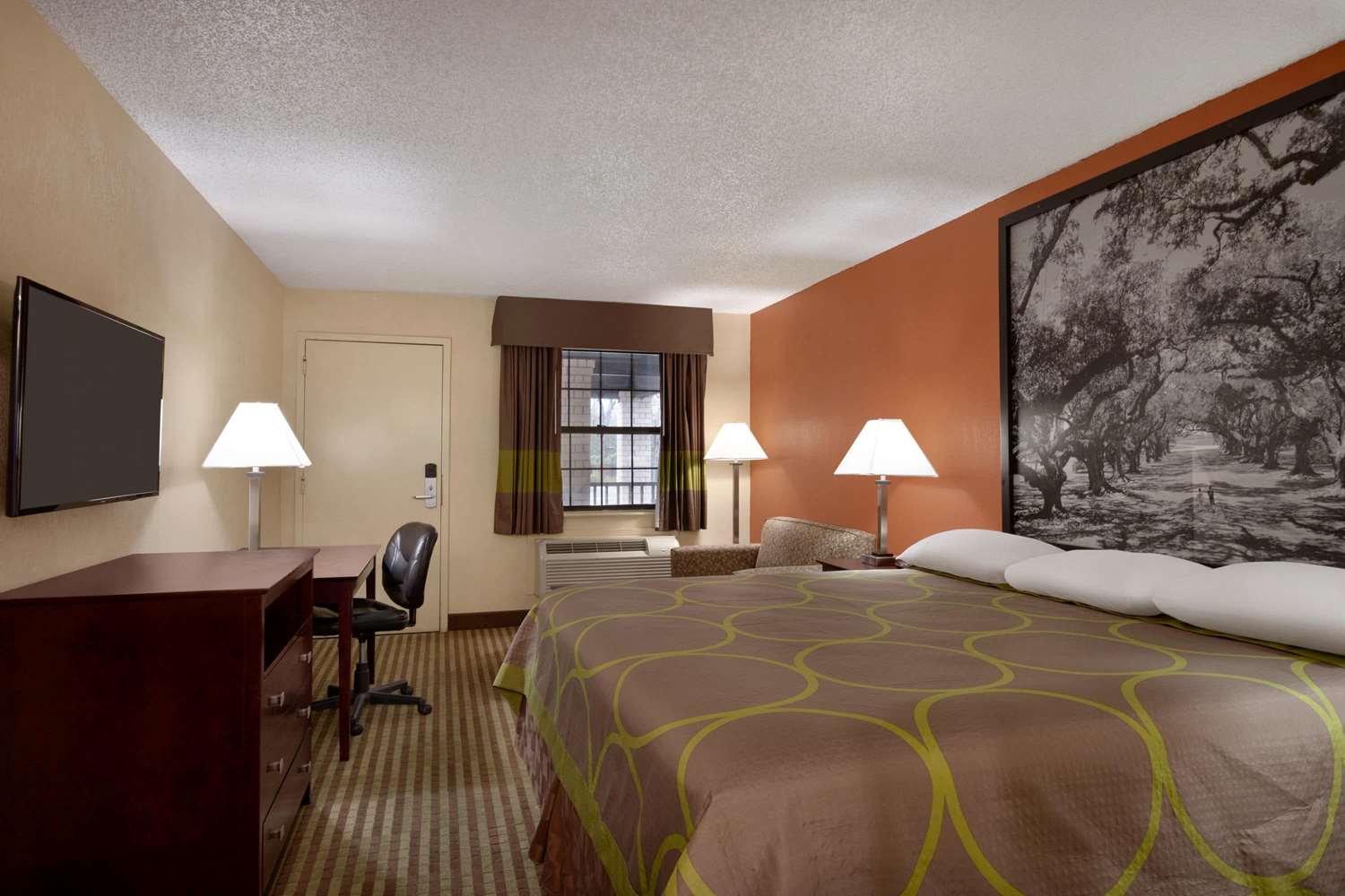 Super 8 by Wyndham Ruston 6/21