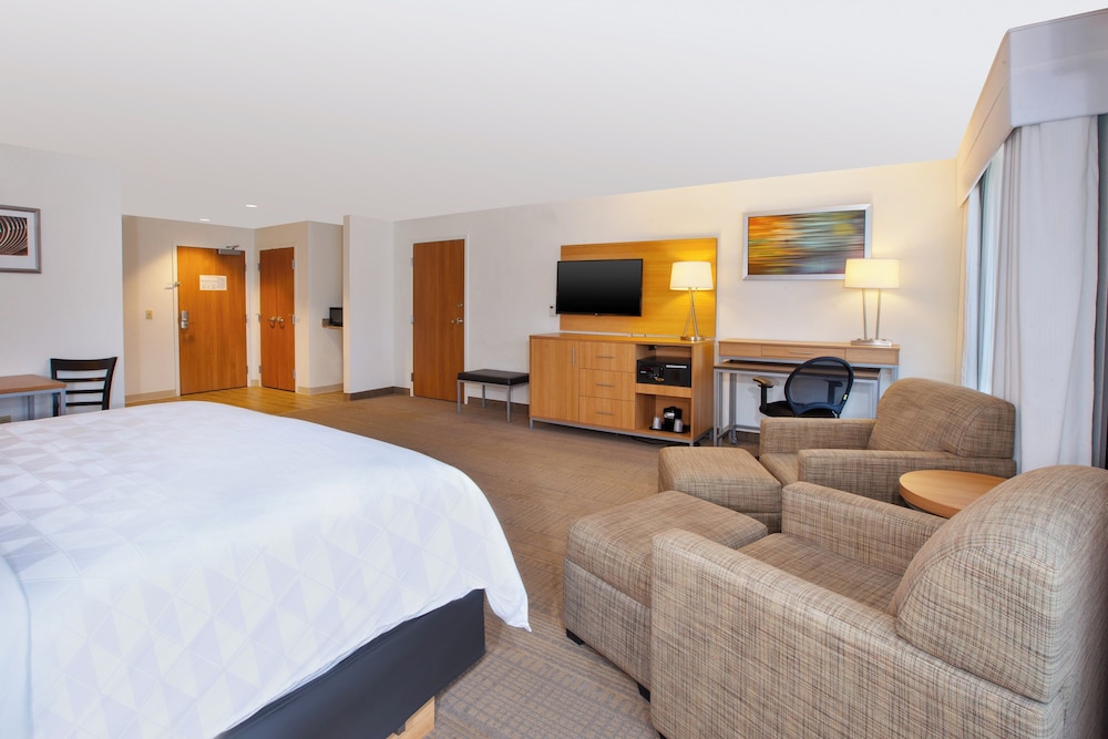 Premium, King Bed, Accessible, HOLIDAY INN MORGANTOWN UNIVERSITY AREA 3/3
