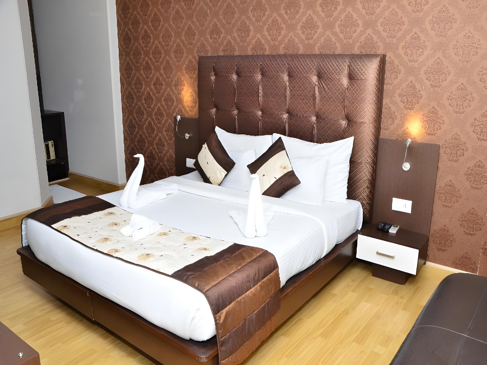 غرفة تنفيذية، Hotel Surya International 2/4