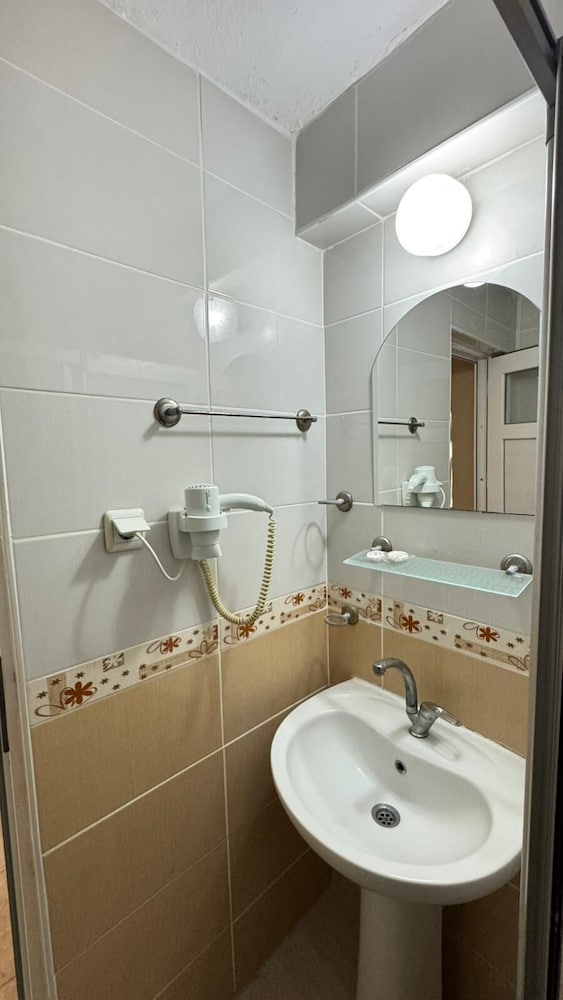 Kartel Hotel 50/50
