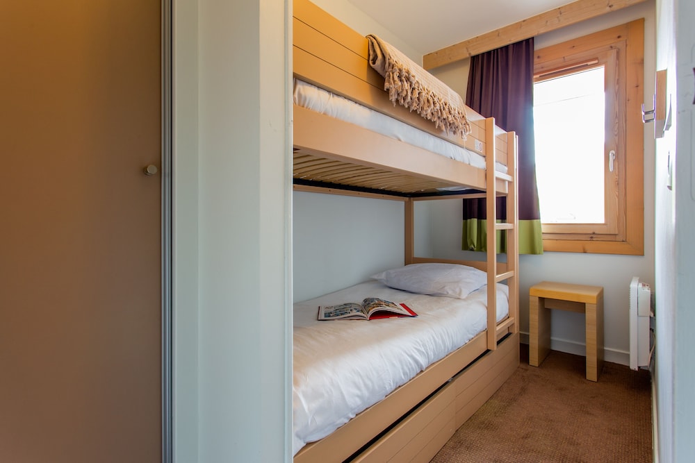 Studio, Bunk Bed, Sofa, Alcove