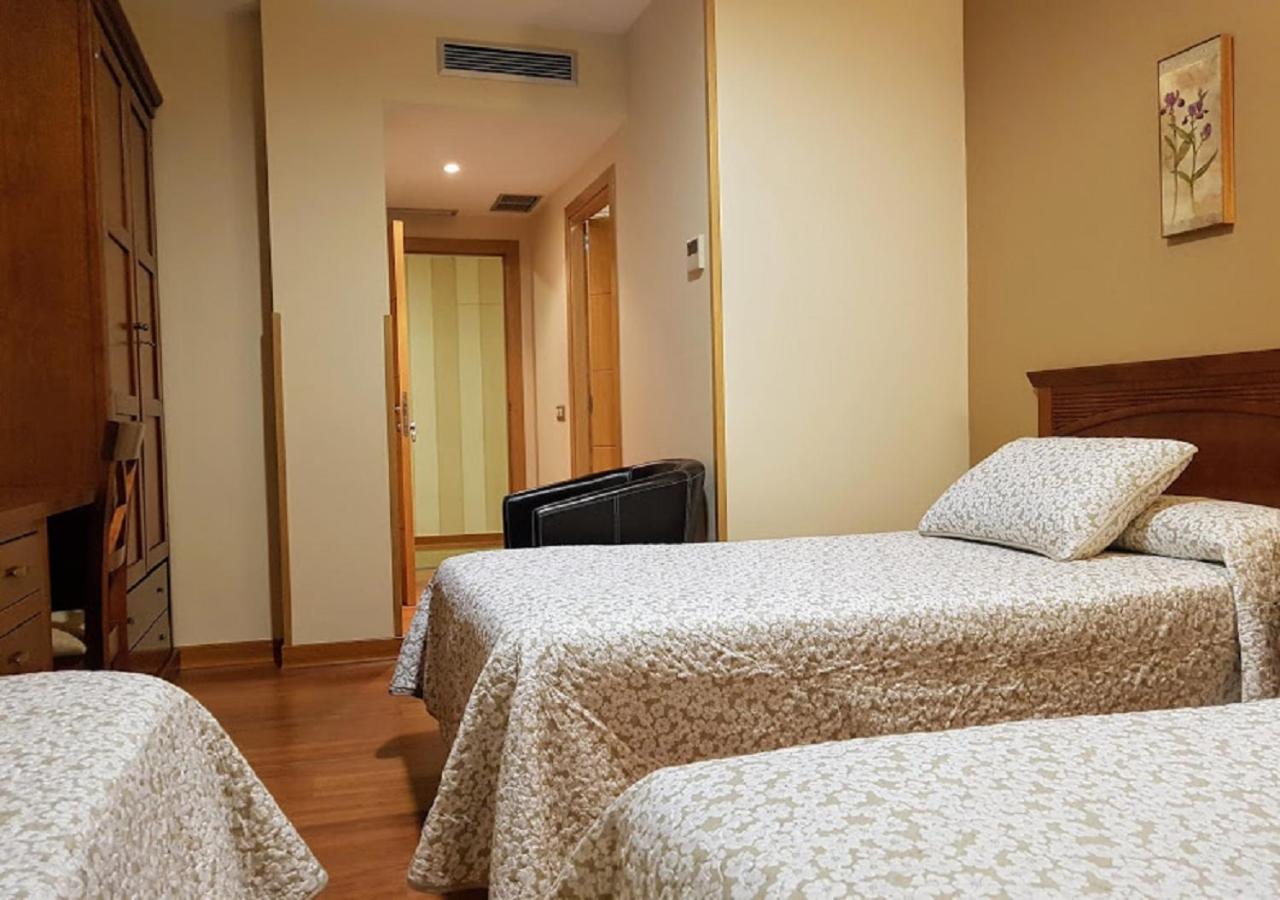 Hotel Reina Isabel 21/57