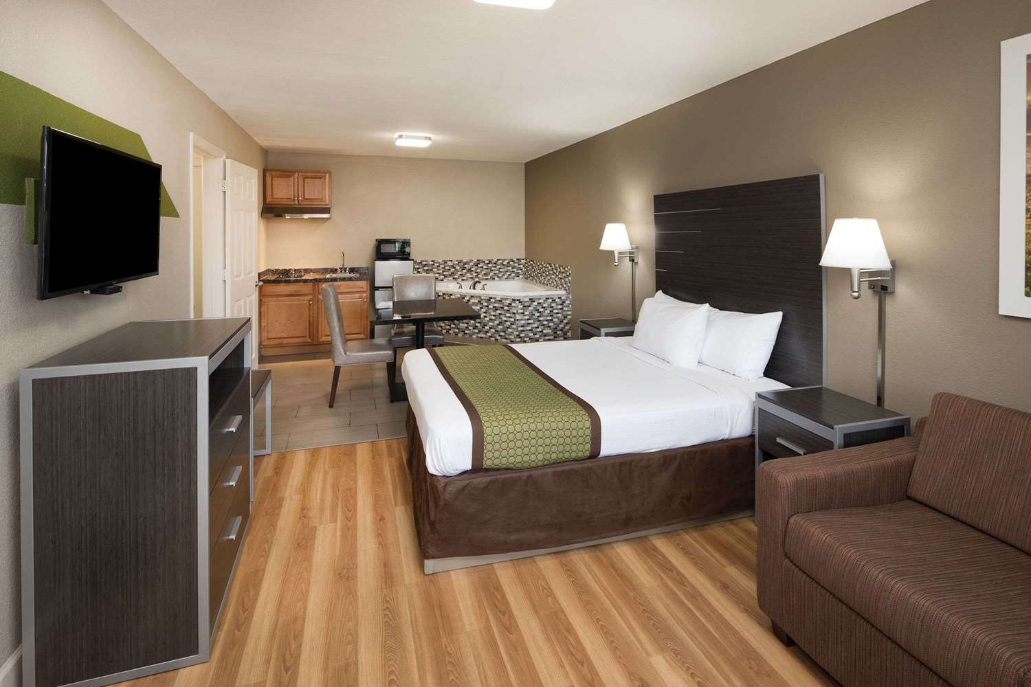 Clarion Pointe Athens I-65 4/7