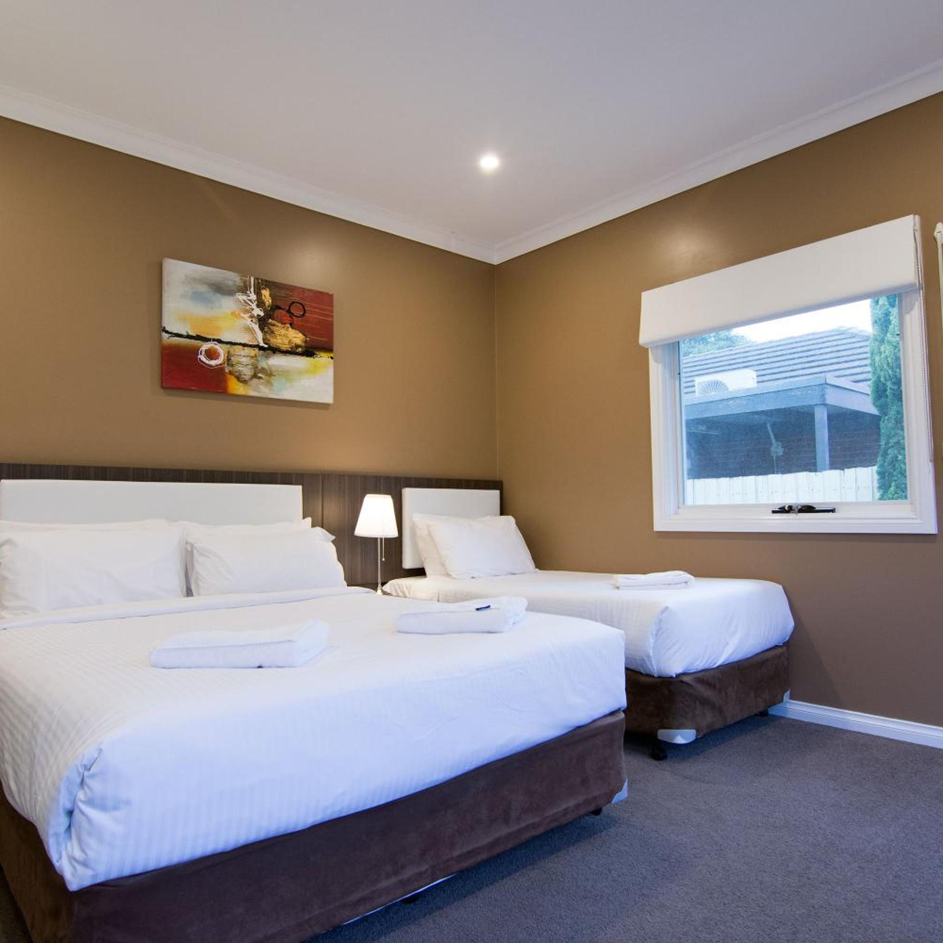 3 Bedrooms, Town House