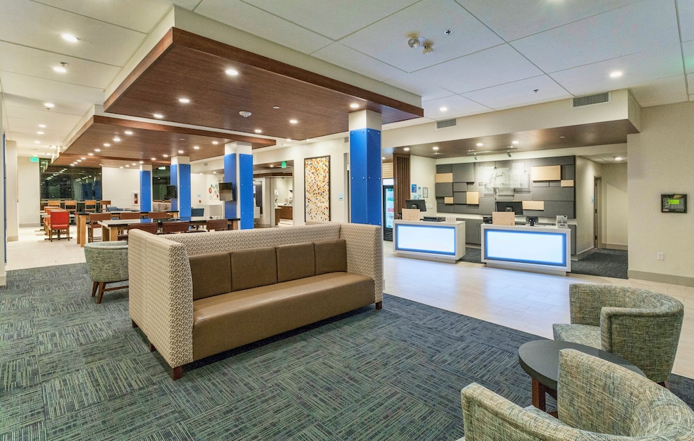 Holiday Inn Express Suites Dodge City 7/44