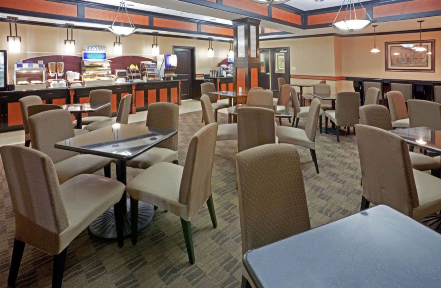 Comfort Inn & Suites Dallas Medical-Market Center 15/23
