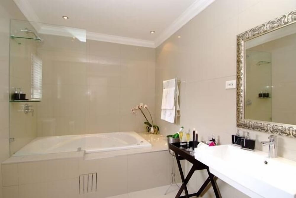 Sanchia Luxury Guesthouse 25/27