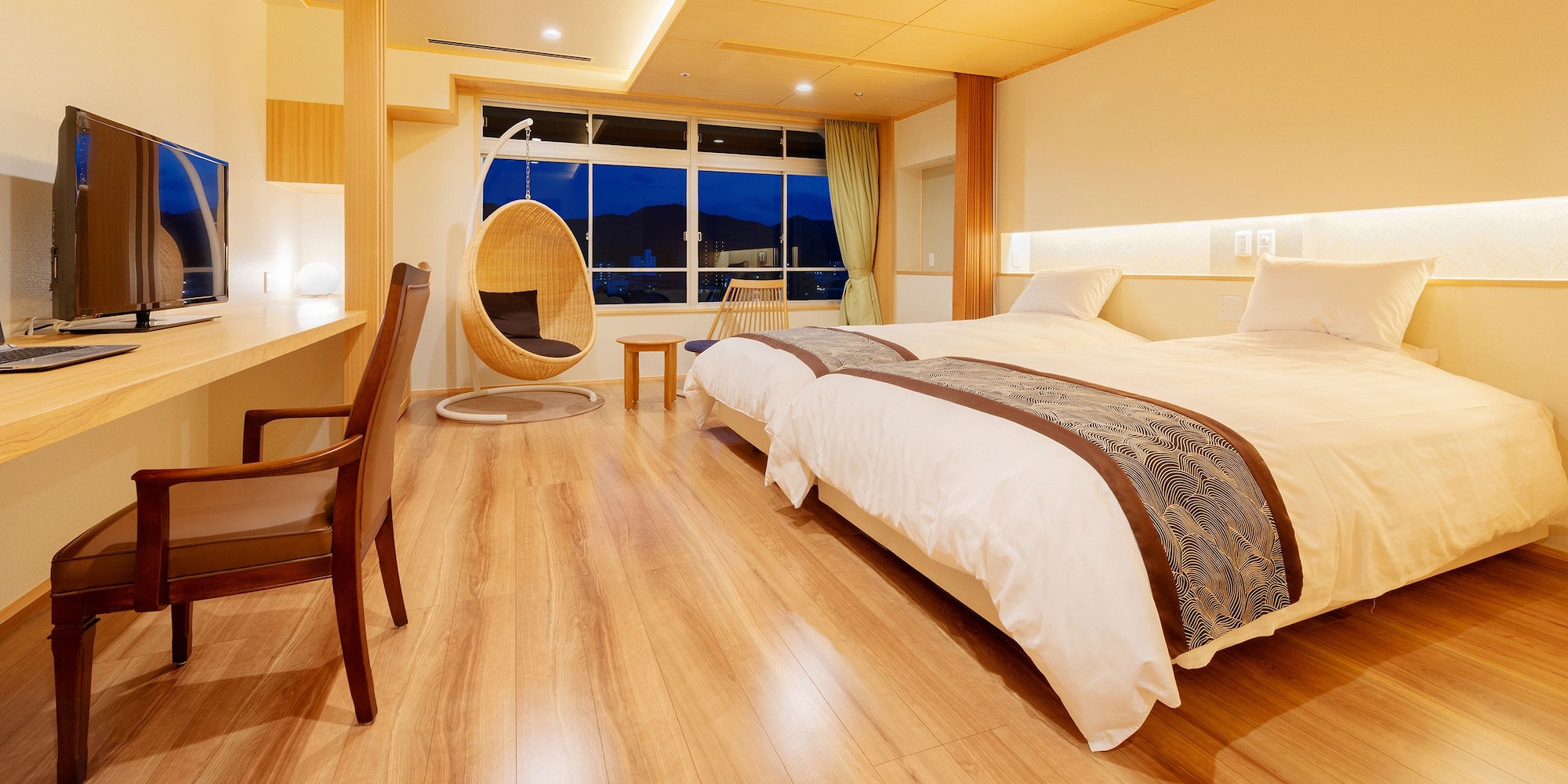RENOVATED, JAPANESE, HOLLYWOOD, TWIN BEDS