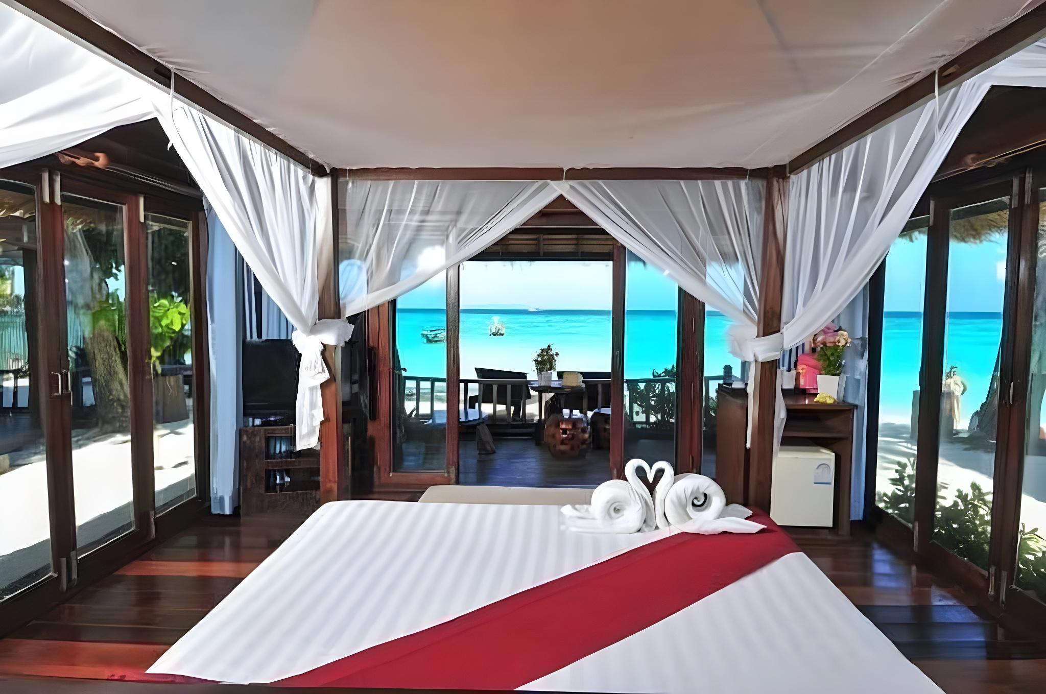 Deluxe Beach Front Villa