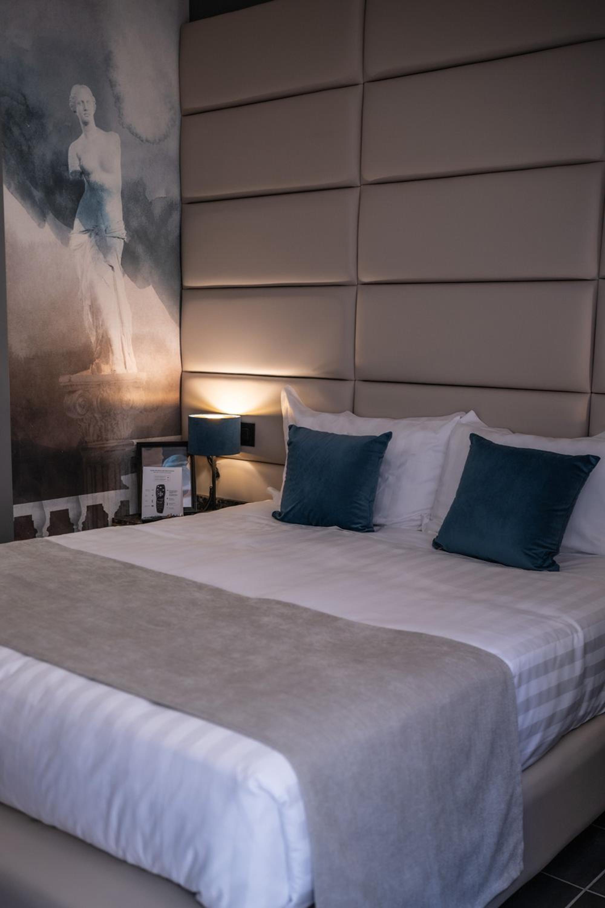 غرفة بسرير مزدوج بشرفة، Relais Manzoni 3/10