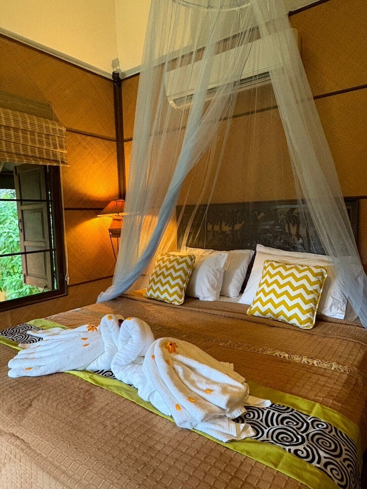 Palette Luxe Elephant Camp Maerim 14/46