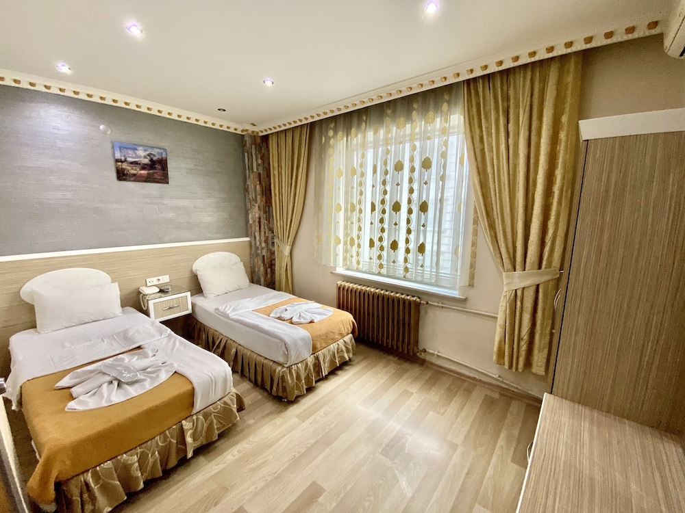 GRAND ORAL HOTEL 6/50