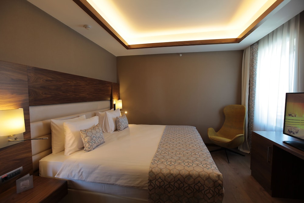 SUPERIOR, KING BED