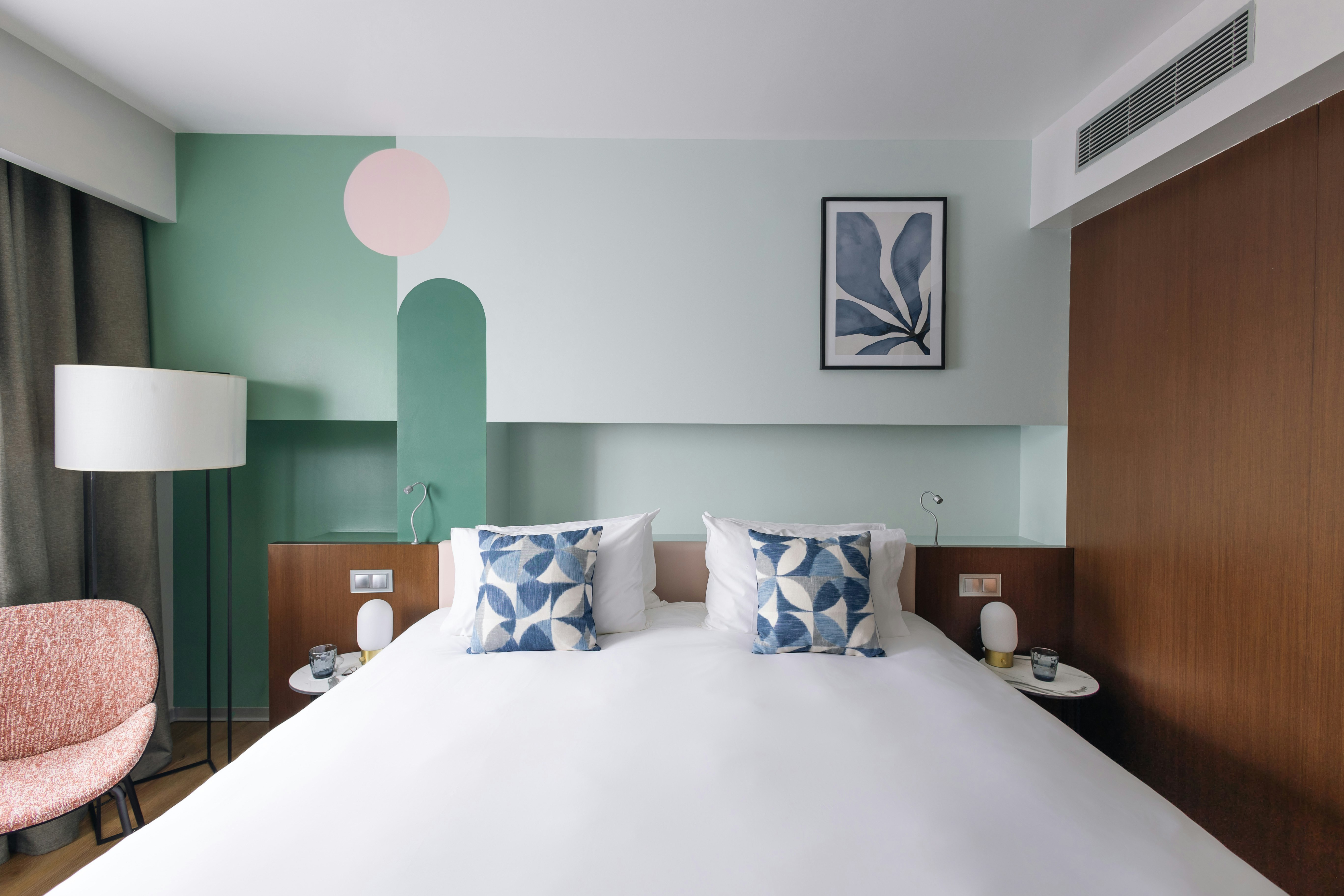 Standard, Queen Bed