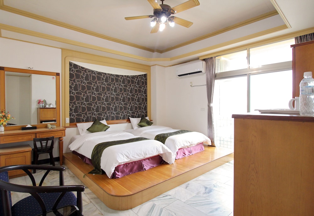 Tau Tau Chu Hotel 37/66